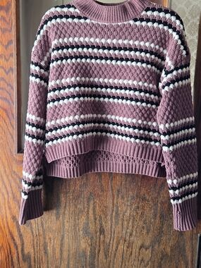 Striped Textured Crewneck Sweater in Mauve Pink